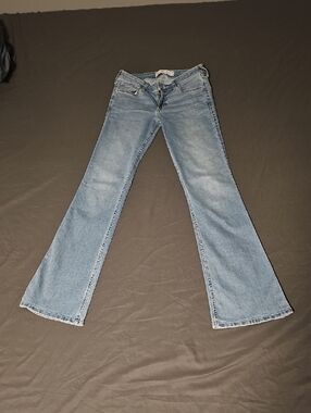 Hollister Low Rise Bootcut Jeans 4L